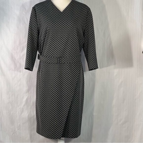 Hugo Boss Dresses & Skirts - Hugo Boss Black & White Geometric Knit V Neck Drop Waist W/Belt Sheath Dress 14